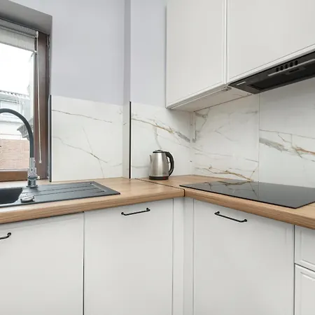 Z 2 Sypialniami I Oddzielna Kuchnia W Centrum Wroclawia Na 4 Pietrze By Renters *