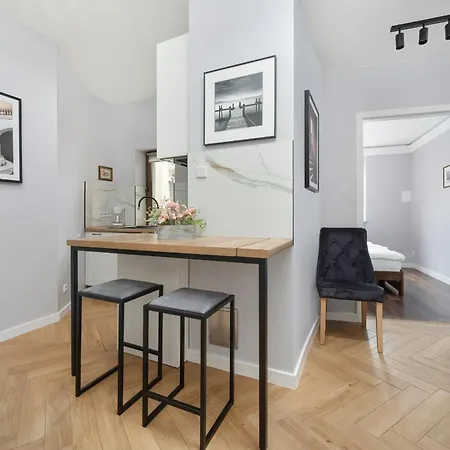 Z 2 Sypialniami I Oddzielna Kuchnia W Centrum Wroclawia Na 4 Pietrze By Renters 아파트 브로츠와프