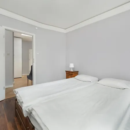 Z 2 Sypialniami I Oddzielna Kuchnia W Centrum Wroclawia Na 4 Pietrze By Renters *