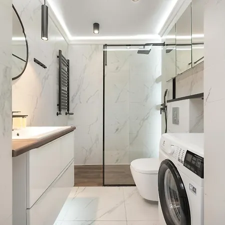 Z 2 Sypialniami I Oddzielna Kuchnia W Centrum Wroclawia Na 4 Pietrze By Renters Apartament *