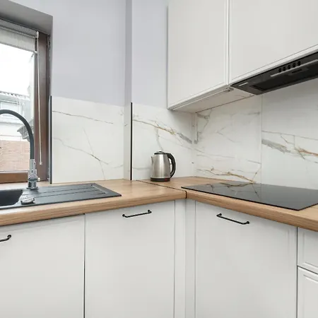 Z 2 Sypialniami I Oddzielna Kuchnia W Centrum Wroclawia Na 4 Pietrze By Renters *