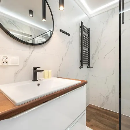 Apartamento Z 2 Sypialniami I Oddzielna Kuchnia W Centrum Wroclawia Na 4 Pietrze By Renters