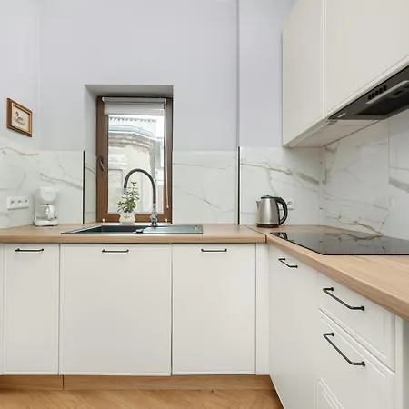 Z 2 Sypialniami I Oddzielna Kuchnia W Centrum Wroclawia Na 4 Pietrze By Renters Apartament *